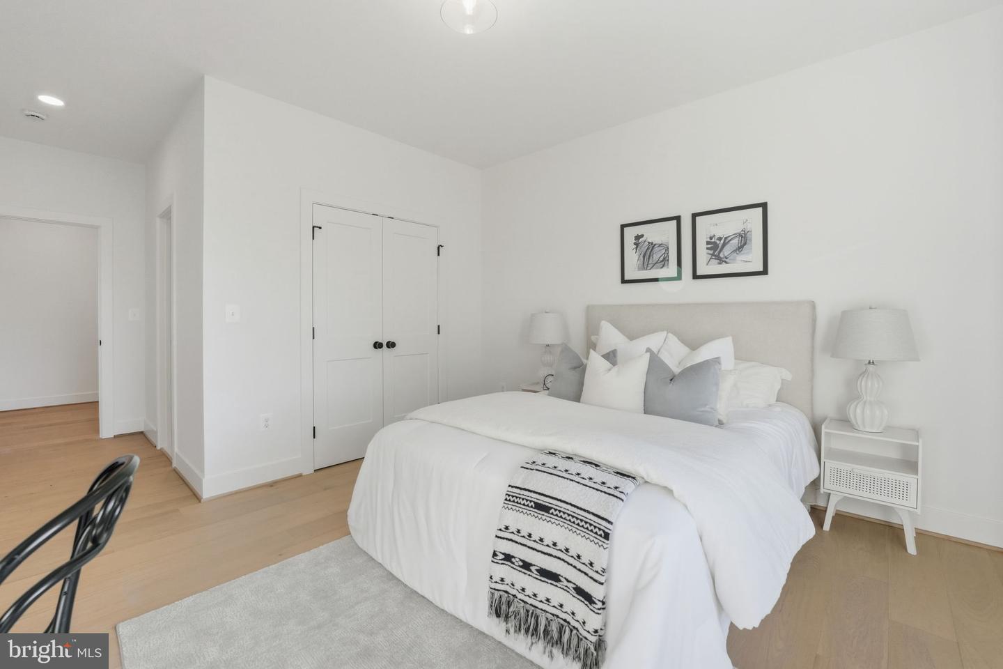 858 N GREENBRIER ST, ARLINGTON, Virginia 22205, 6 Bedrooms Bedrooms, ,5 BathroomsBathrooms,Residential,For sale,858 N GREENBRIER ST,VAAR2063990 MLS # VAAR2063990