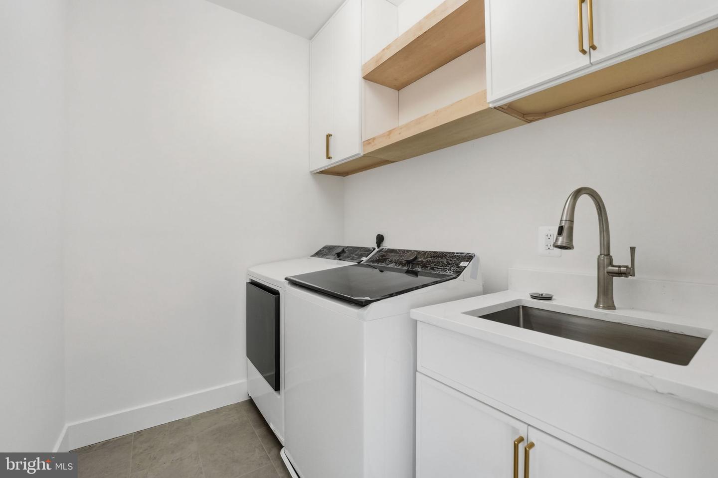 858 N GREENBRIER ST, ARLINGTON, Virginia 22205, 6 Bedrooms Bedrooms, ,5 BathroomsBathrooms,Residential,For sale,858 N GREENBRIER ST,VAAR2063990 MLS # VAAR2063990