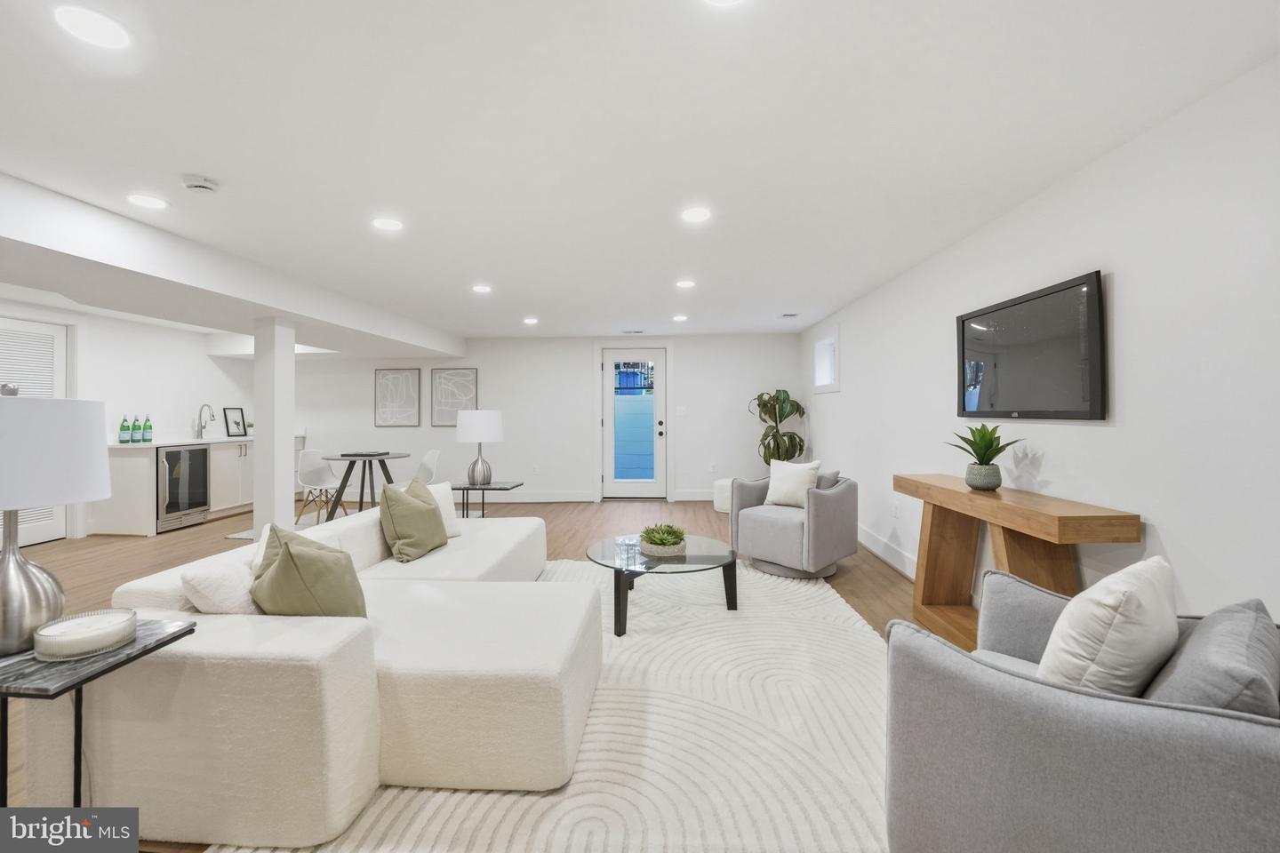 858 N GREENBRIER ST, ARLINGTON, Virginia 22205, 6 Bedrooms Bedrooms, ,5 BathroomsBathrooms,Residential,For sale,858 N GREENBRIER ST,VAAR2063990 MLS # VAAR2063990