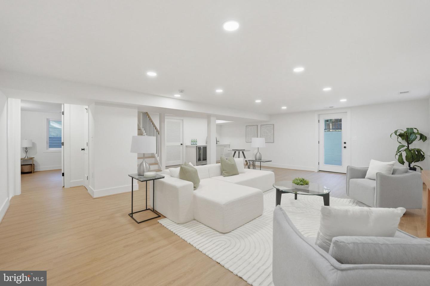 858 N GREENBRIER ST, ARLINGTON, Virginia 22205, 6 Bedrooms Bedrooms, ,5 BathroomsBathrooms,Residential,For sale,858 N GREENBRIER ST,VAAR2063990 MLS # VAAR2063990