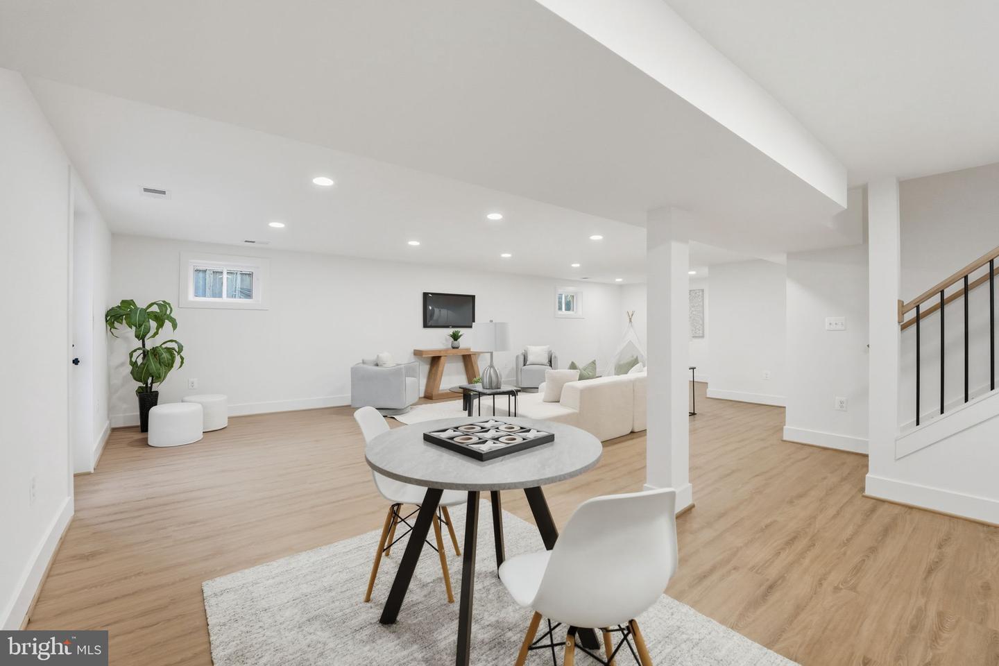 858 N GREENBRIER ST, ARLINGTON, Virginia 22205, 6 Bedrooms Bedrooms, ,5 BathroomsBathrooms,Residential,For sale,858 N GREENBRIER ST,VAAR2063990 MLS # VAAR2063990
