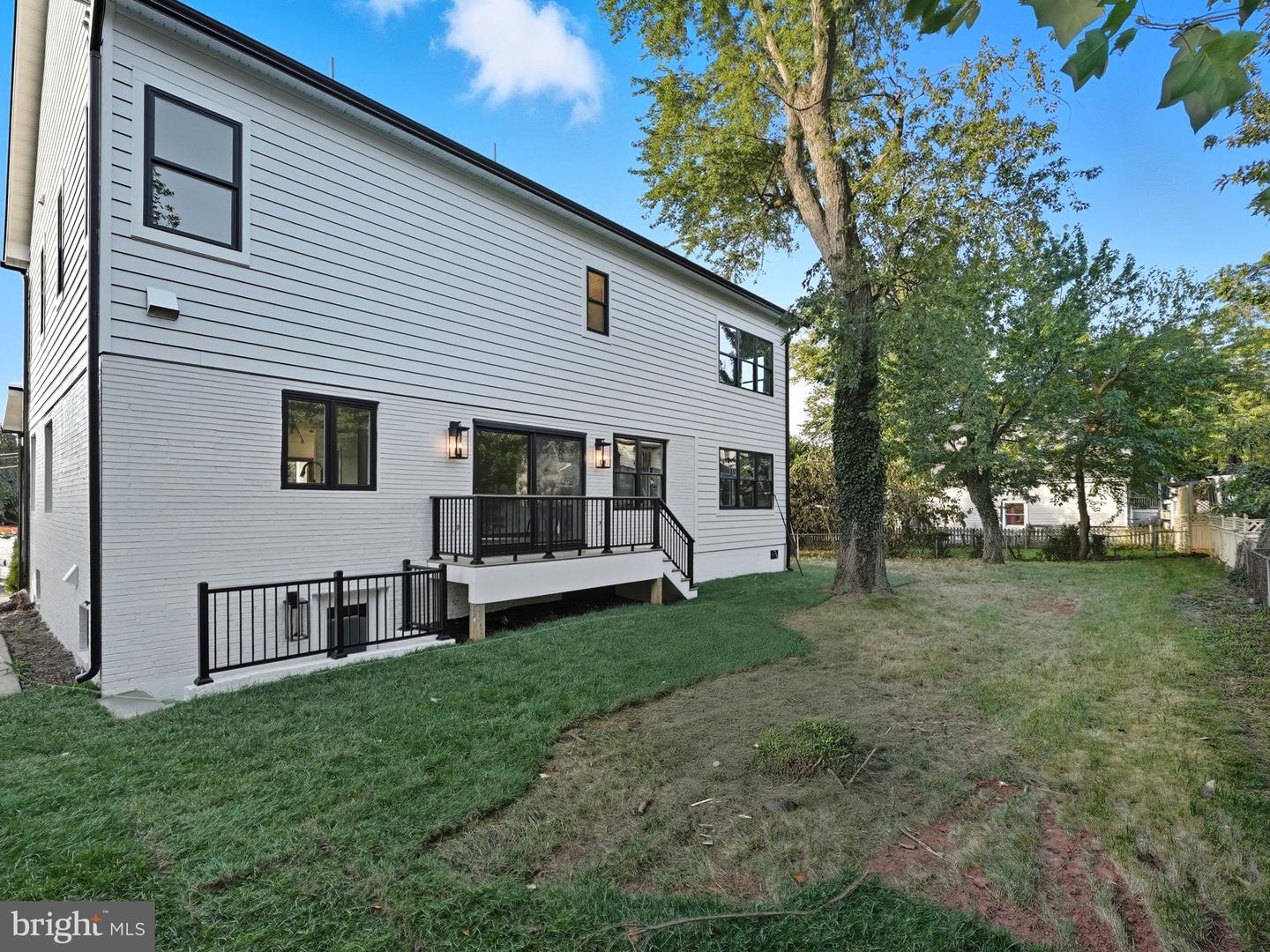 858 N GREENBRIER ST, ARLINGTON, Virginia 22205, 6 Bedrooms Bedrooms, ,5 BathroomsBathrooms,Residential,For sale,858 N GREENBRIER ST,VAAR2063990 MLS # VAAR2063990