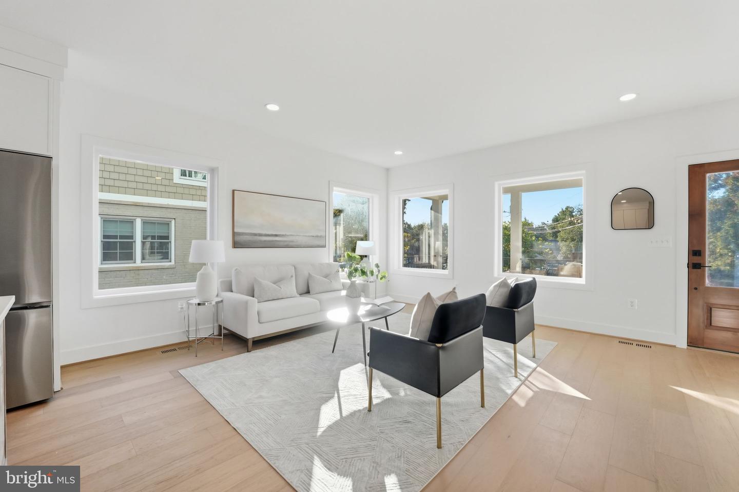 858 N GREENBRIER ST, ARLINGTON, Virginia 22205, 6 Bedrooms Bedrooms, ,5 BathroomsBathrooms,Residential,For sale,858 N GREENBRIER ST,VAAR2063990 MLS # VAAR2063990
