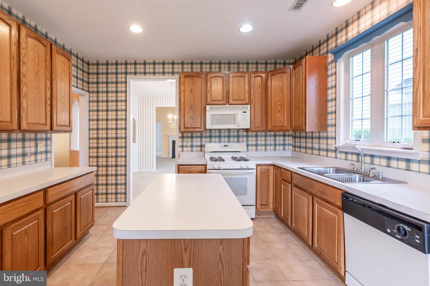 6868 SADDLE RUN WAY, GAINESVILLE, Virginia 20155, 3 Bedrooms Bedrooms, 12 Rooms Rooms,3 BathroomsBathrooms,Residential,For sale,6868 SADDLE RUN WAY,VAPW2104596 MLS # VAPW2104596