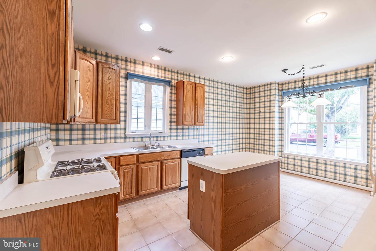 6868 SADDLE RUN WAY, GAINESVILLE, Virginia 20155, 3 Bedrooms Bedrooms, 12 Rooms Rooms,3 BathroomsBathrooms,Residential,For sale,6868 SADDLE RUN WAY,VAPW2104596 MLS # VAPW2104596