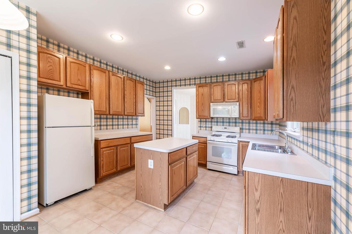 6868 SADDLE RUN WAY, GAINESVILLE, Virginia 20155, 3 Bedrooms Bedrooms, 12 Rooms Rooms,3 BathroomsBathrooms,Residential,For sale,6868 SADDLE RUN WAY,VAPW2104596 MLS # VAPW2104596