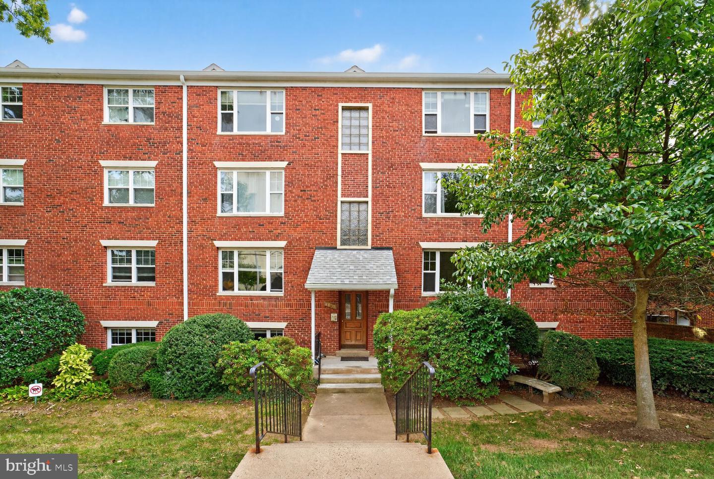 1404 12TH ST N #21, ARLINGTON, Virginia 22209, 2 Bedrooms Bedrooms, ,1 BathroomBathrooms,Residential,For sale,1404 12TH ST N #21,VAAR2064244 MLS # VAAR2064244