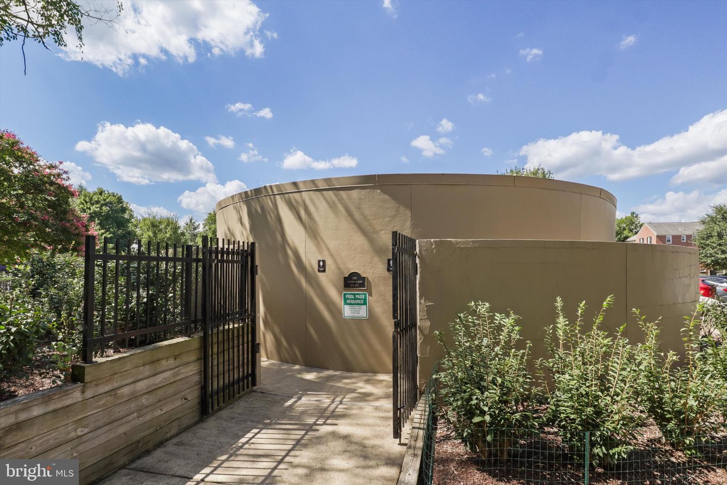 6613 E WAKEFIELD DR #A1, ALEXANDRIA, Virginia 22307, 2 Bedrooms Bedrooms, ,1 BathroomBathrooms,Residential,For sale,6613 E WAKEFIELD DR #A1,VAFX2269760 MLS # VAFX2269760