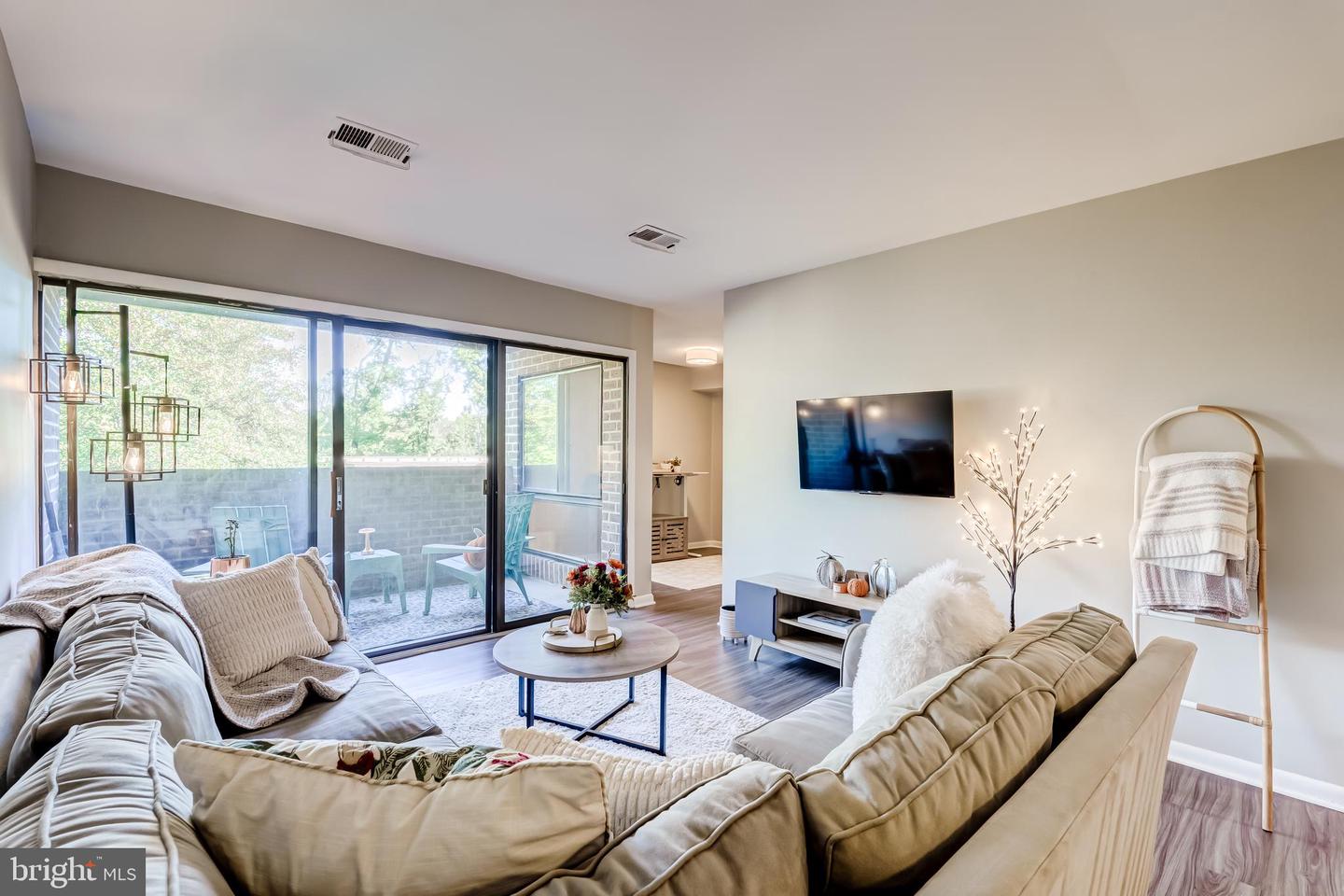 11260 CHESTNUT GROVE SQ #339, RESTON, Virginia 20190, 2 Bedrooms Bedrooms, ,1 BathroomBathrooms,Residential,For sale,11260 CHESTNUT GROVE SQ #339,VAFX2269794 MLS # VAFX2269794