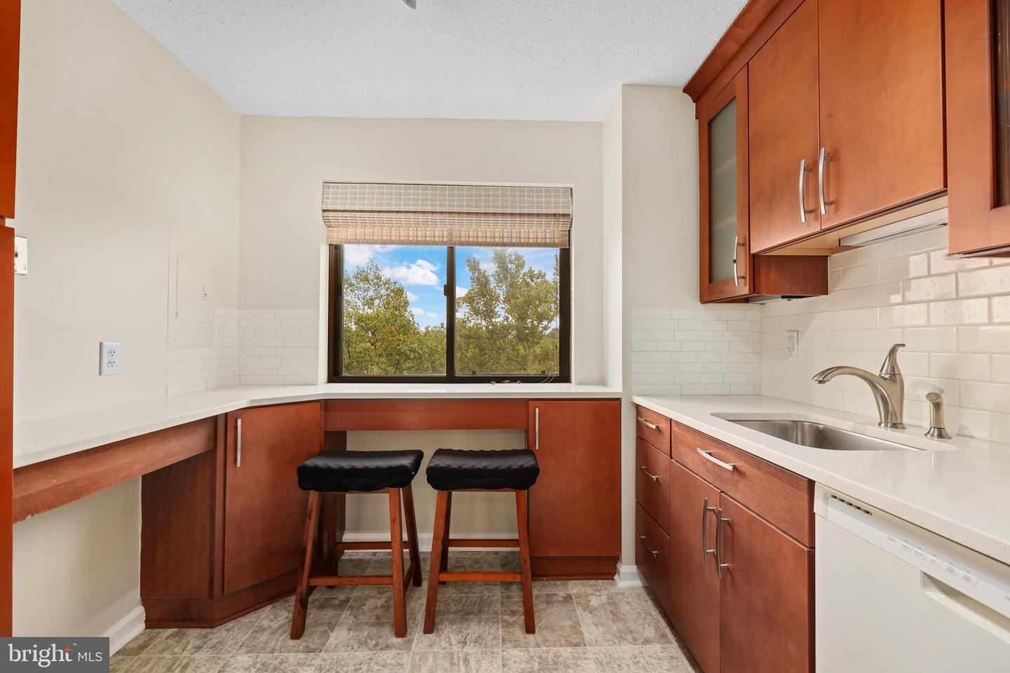 5904 MOUNT EAGLE DR #510, ALEXANDRIA, Virginia 22303, 2 Bedrooms Bedrooms, 4 Rooms Rooms,2 BathroomsBathrooms,Residential,For sale,5904 MOUNT EAGLE DR #510,VAFX2270128 MLS # VAFX2270128