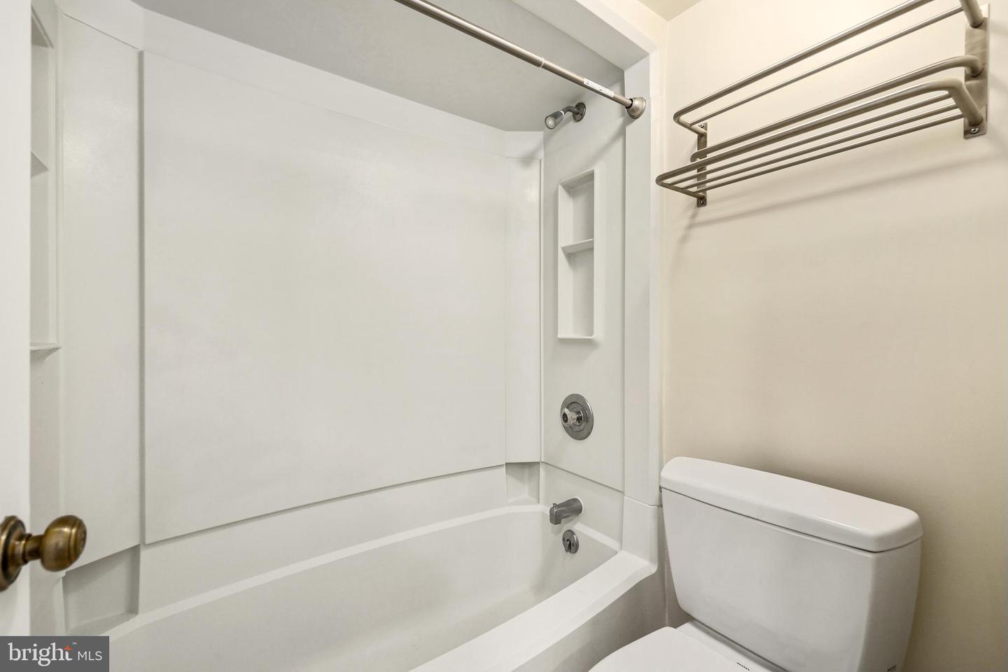 5904 MOUNT EAGLE DR #510, ALEXANDRIA, Virginia 22303, 2 Bedrooms Bedrooms, 4 Rooms Rooms,2 BathroomsBathrooms,Residential,For sale,5904 MOUNT EAGLE DR #510,VAFX2270128 MLS # VAFX2270128
