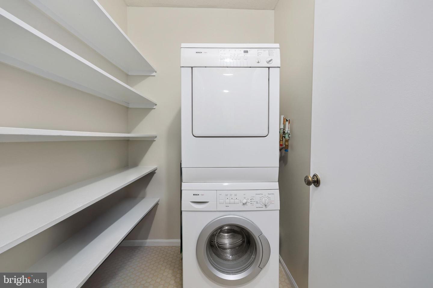 5904 MOUNT EAGLE DR #510, ALEXANDRIA, Virginia 22303, 2 Bedrooms Bedrooms, 4 Rooms Rooms,2 BathroomsBathrooms,Residential,For sale,5904 MOUNT EAGLE DR #510,VAFX2270128 MLS # VAFX2270128
