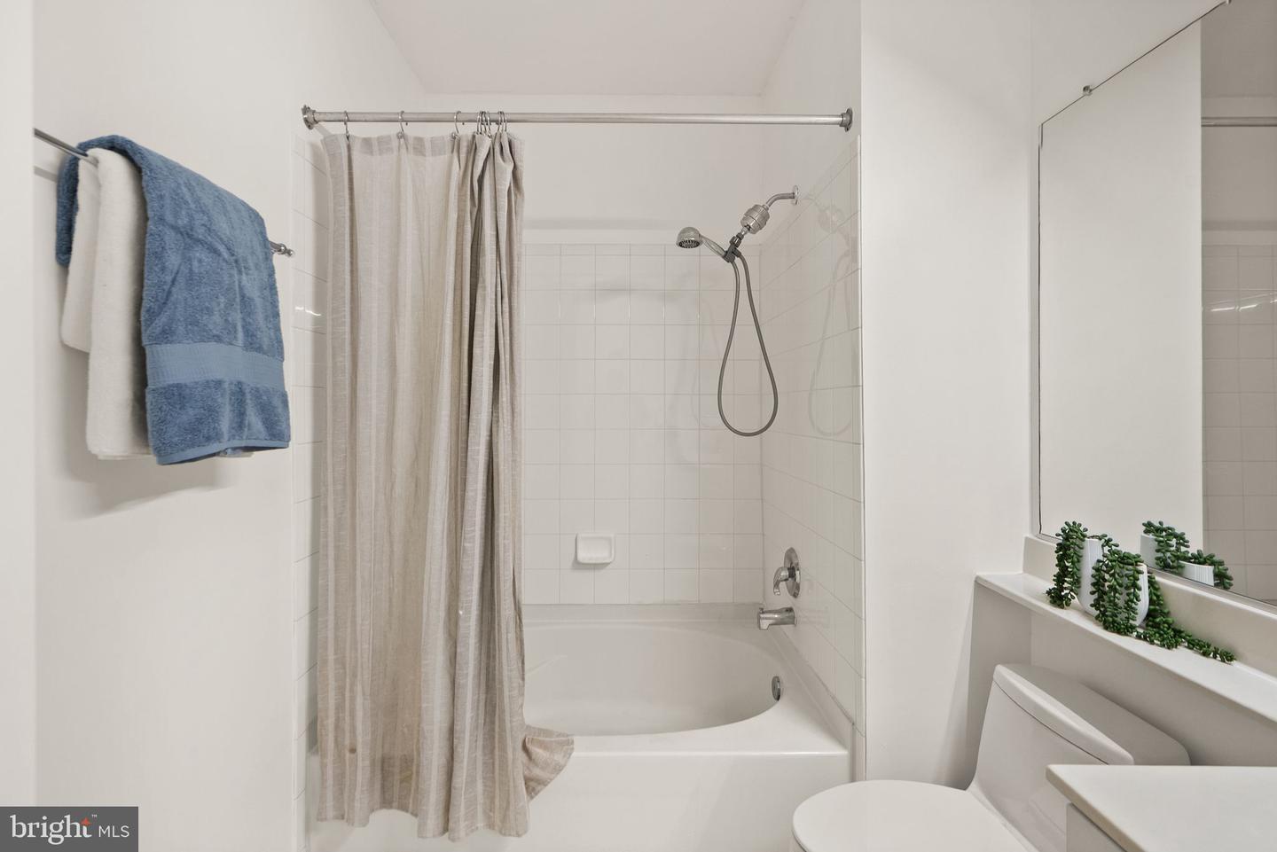 9480 VIRGINIA CENTER BLVD #7, VIENNA, Virginia 22181, 1 Bedroom Bedrooms, ,1 BathroomBathrooms,Residential,For sale,9480 VIRGINIA CENTER BLVD #7,VAFX2270204 MLS # VAFX2270204
