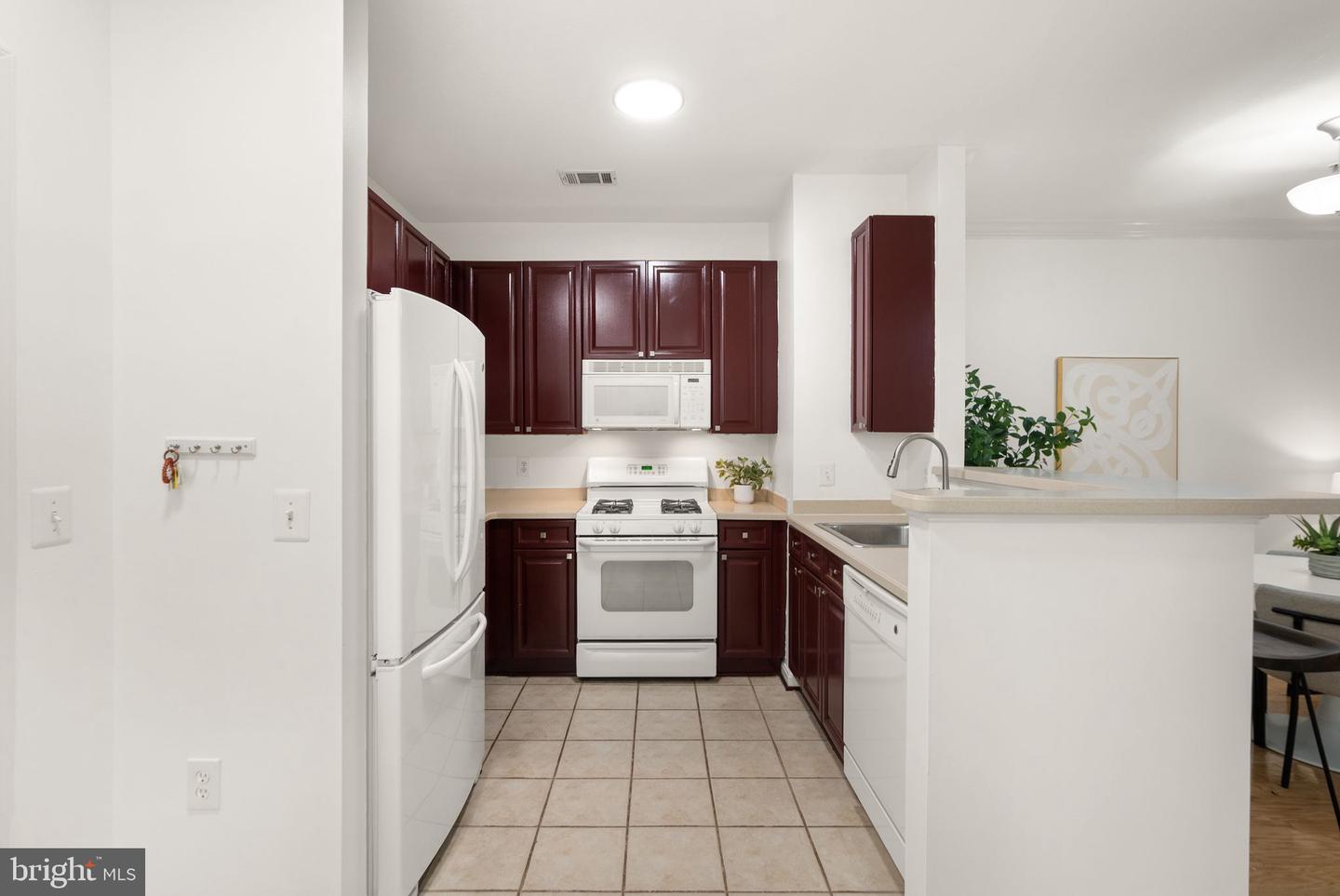 9480 VIRGINIA CENTER BLVD #7, VIENNA, Virginia 22181, 1 Bedroom Bedrooms, ,1 BathroomBathrooms,Residential,For sale,9480 VIRGINIA CENTER BLVD #7,VAFX2270204 MLS # VAFX2270204