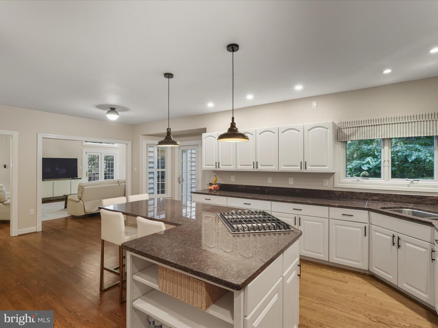 5826 HANNORA LN, FAIRFAX STATION, Virginia 22039, 5 Bedrooms Bedrooms, ,4 BathroomsBathrooms,Residential,For sale,5826 HANNORA LN,VAFX2270252 MLS # VAFX2270252