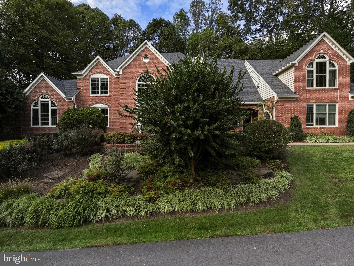 5826 HANNORA LN, FAIRFAX STATION, Virginia 22039, 5 Bedrooms Bedrooms, ,4 BathroomsBathrooms,Residential,For sale,5826 HANNORA LN,VAFX2270252 MLS # VAFX2270252
