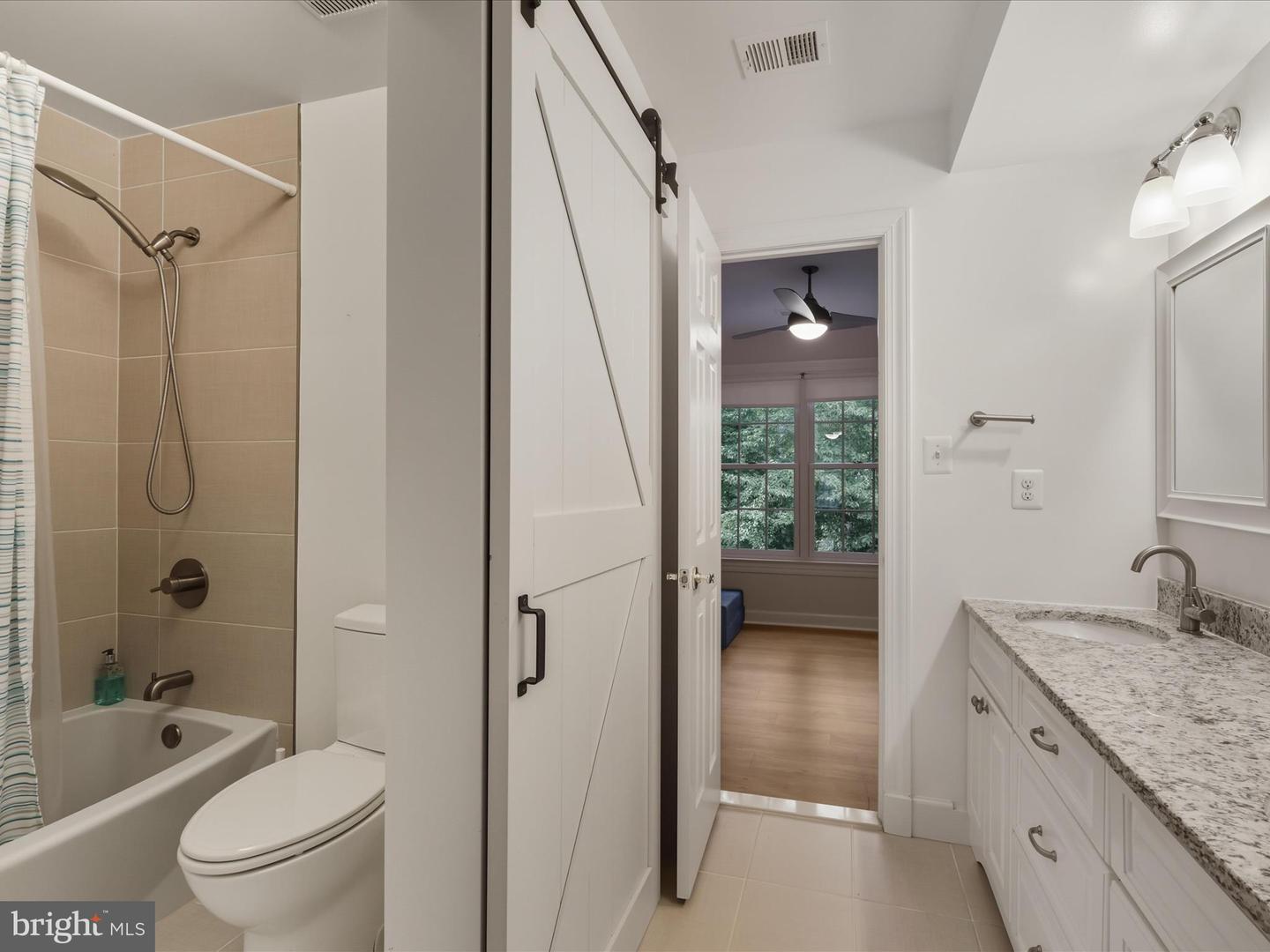5826 HANNORA LN, FAIRFAX STATION, Virginia 22039, 5 Bedrooms Bedrooms, ,4 BathroomsBathrooms,Residential,For sale,5826 HANNORA LN,VAFX2270252 MLS # VAFX2270252