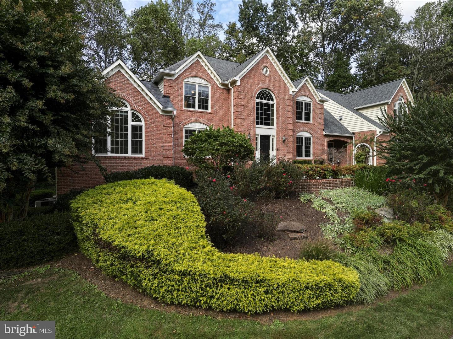 5826 HANNORA LN, FAIRFAX STATION, Virginia 22039, 5 Bedrooms Bedrooms, ,4 BathroomsBathrooms,Residential,For sale,5826 HANNORA LN,VAFX2270252 MLS # VAFX2270252