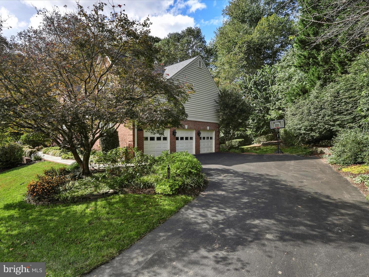 5826 HANNORA LN, FAIRFAX STATION, Virginia 22039, 5 Bedrooms Bedrooms, ,4 BathroomsBathrooms,Residential,For sale,5826 HANNORA LN,VAFX2270252 MLS # VAFX2270252