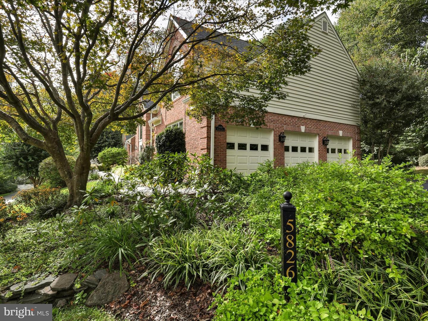 5826 HANNORA LN, FAIRFAX STATION, Virginia 22039, 5 Bedrooms Bedrooms, ,4 BathroomsBathrooms,Residential,For sale,5826 HANNORA LN,VAFX2270252 MLS # VAFX2270252