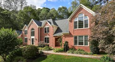 5826 HANNORA LN, FAIRFAX STATION, Virginia 22039, 5 Bedrooms Bedrooms, ,4 BathroomsBathrooms,Residential,For sale,5826 HANNORA LN,VAFX2270252 MLS # VAFX2270252
