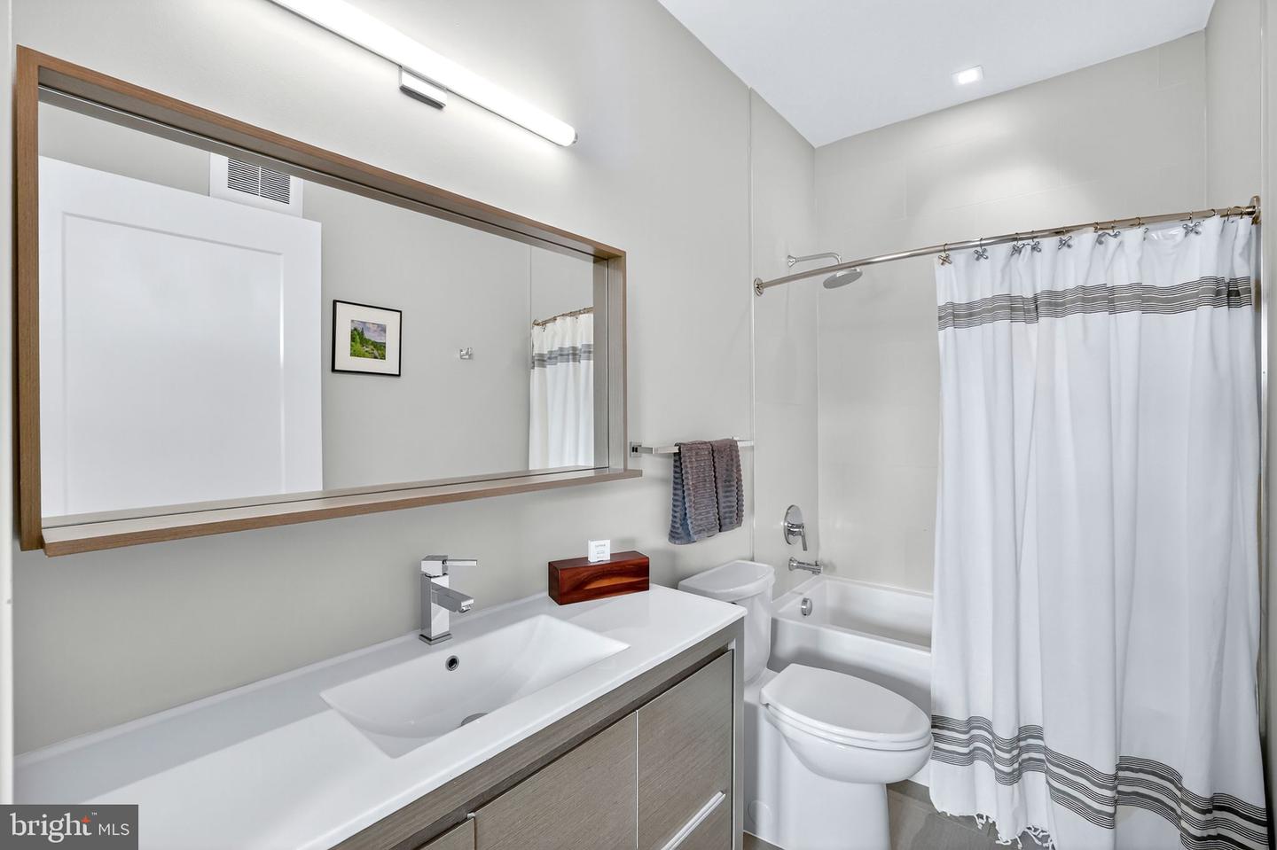 900 11TH ST SE #308, WASHINGTON, District Of Columbia 20003, 1 Bedroom Bedrooms, ,1 BathroomBathrooms,Residential,For sale,900 11TH ST SE #308,DCDC2225240 MLS # DCDC2225240