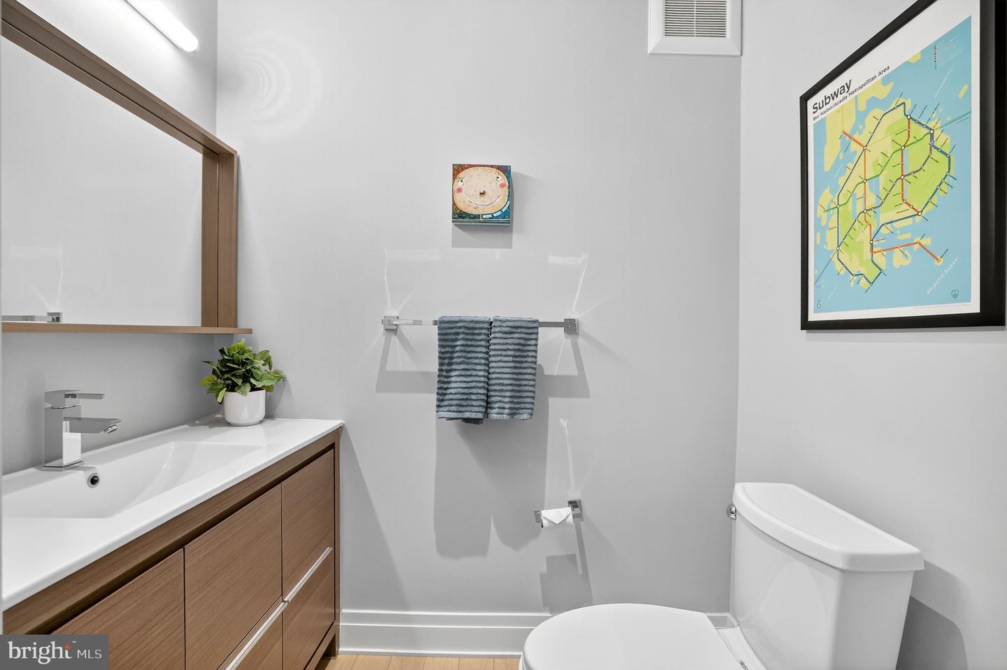 900 11TH ST SE #308, WASHINGTON, District Of Columbia 20003, 1 Bedroom Bedrooms, ,1 BathroomBathrooms,Residential,For sale,900 11TH ST SE #308,DCDC2225240 MLS # DCDC2225240