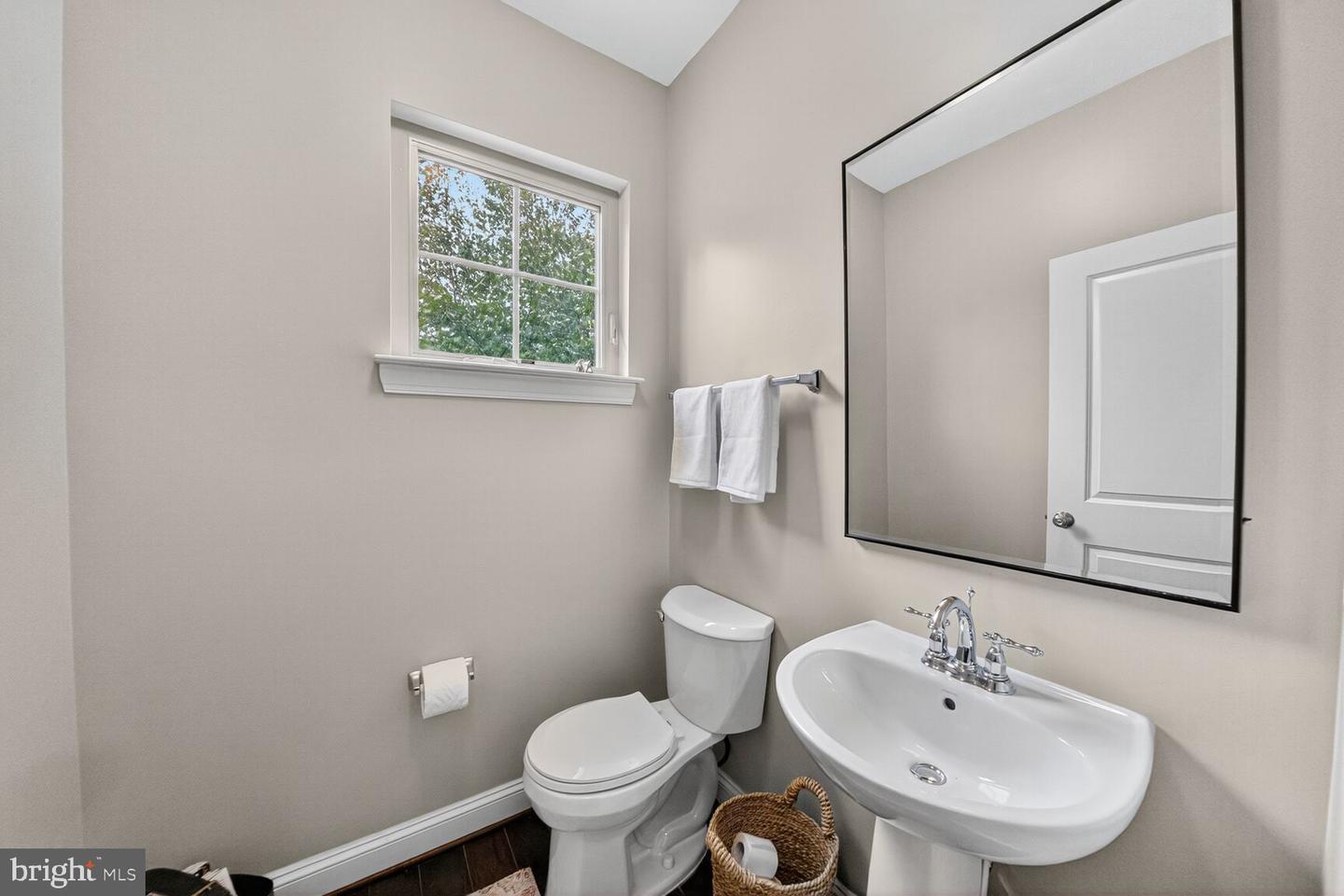 22796 BREEZY HOLLOW DR, BRAMBLETON, Virginia 20148, 3 Bedrooms Bedrooms, ,3 BathroomsBathrooms,Residential,For sale,22796 BREEZY HOLLOW DR,VALO2108184 MLS # VALO2108184