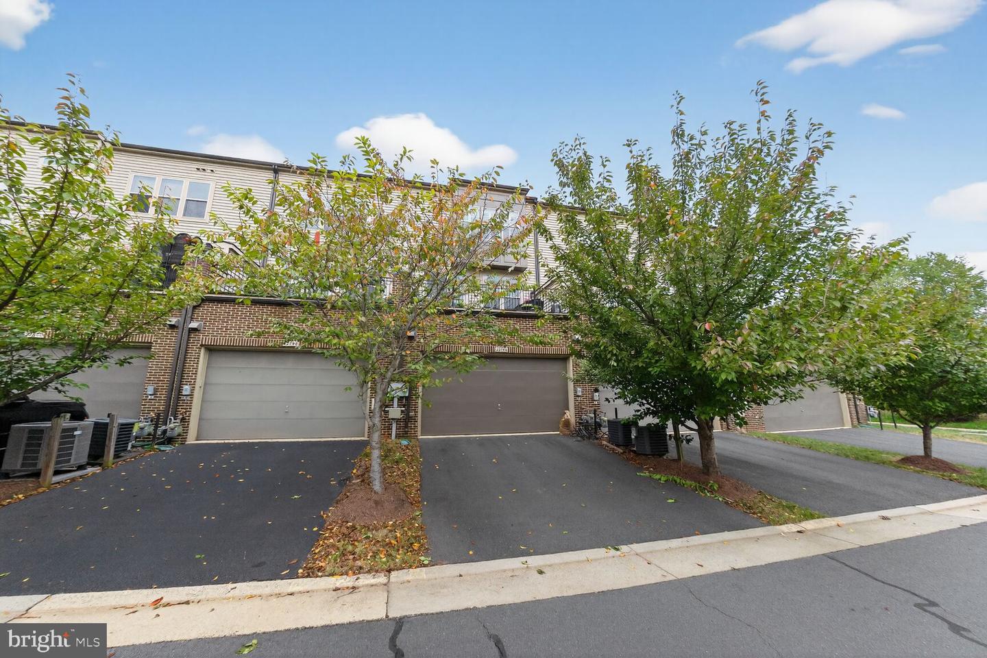 22796 BREEZY HOLLOW DR, BRAMBLETON, Virginia 20148, 3 Bedrooms Bedrooms, ,3 BathroomsBathrooms,Residential,For sale,22796 BREEZY HOLLOW DR,VALO2108184 MLS # VALO2108184