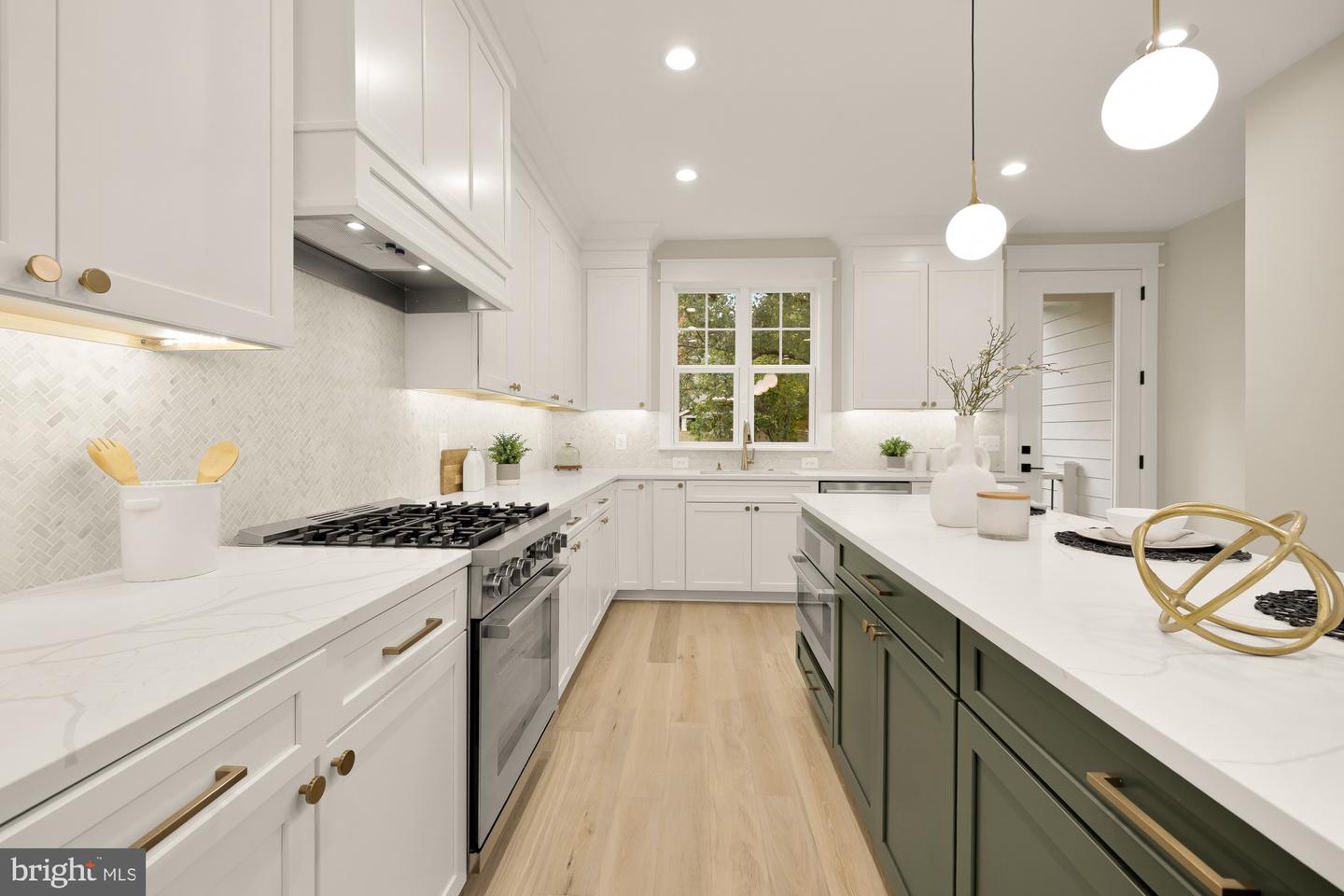 417 E NELSON AVE, ALEXANDRIA, Virginia 22301, 4 Bedrooms Bedrooms, ,3 BathroomsBathrooms,Residential,For sale,417 E NELSON AVE,VAAX2050486 MLS # VAAX2050486