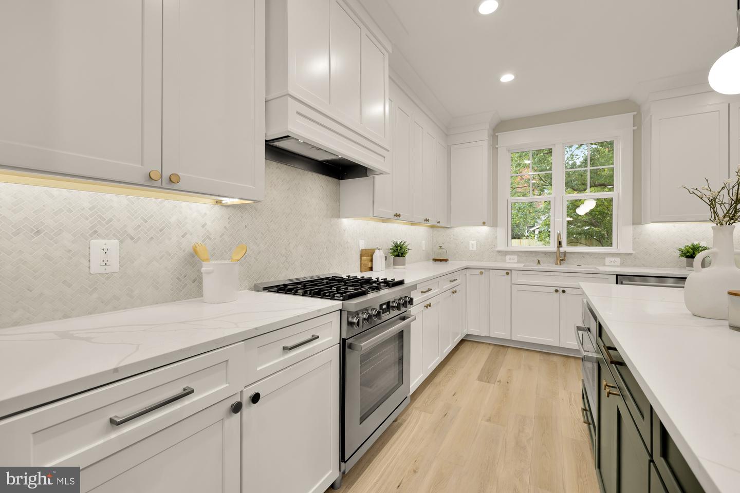 417 E NELSON AVE, ALEXANDRIA, Virginia 22301, 4 Bedrooms Bedrooms, ,3 BathroomsBathrooms,Residential,For sale,417 E NELSON AVE,VAAX2050486 MLS # VAAX2050486