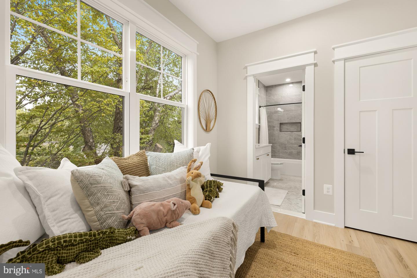 417 E NELSON AVE, ALEXANDRIA, Virginia 22301, 4 Bedrooms Bedrooms, ,3 BathroomsBathrooms,Residential,For sale,417 E NELSON AVE,VAAX2050486 MLS # VAAX2050486