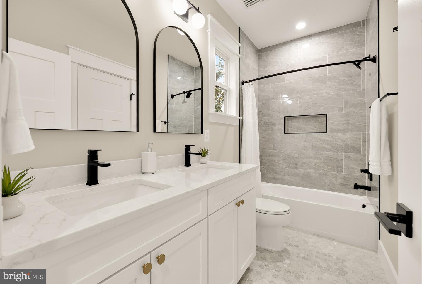 417 E NELSON AVE, ALEXANDRIA, Virginia 22301, 4 Bedrooms Bedrooms, ,3 BathroomsBathrooms,Residential,For sale,417 E NELSON AVE,VAAX2050486 MLS # VAAX2050486