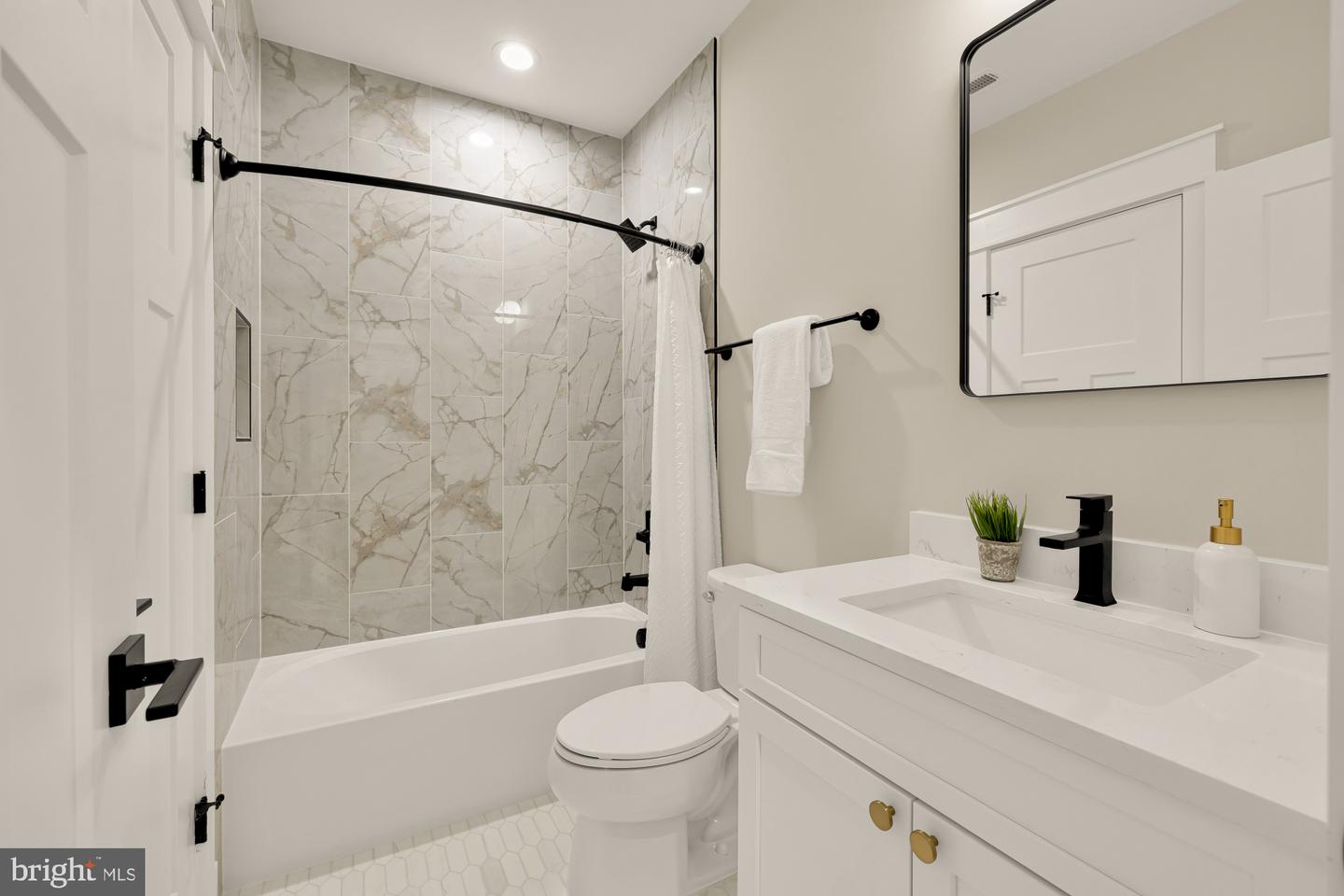 417 E NELSON AVE, ALEXANDRIA, Virginia 22301, 4 Bedrooms Bedrooms, ,3 BathroomsBathrooms,Residential,For sale,417 E NELSON AVE,VAAX2050486 MLS # VAAX2050486