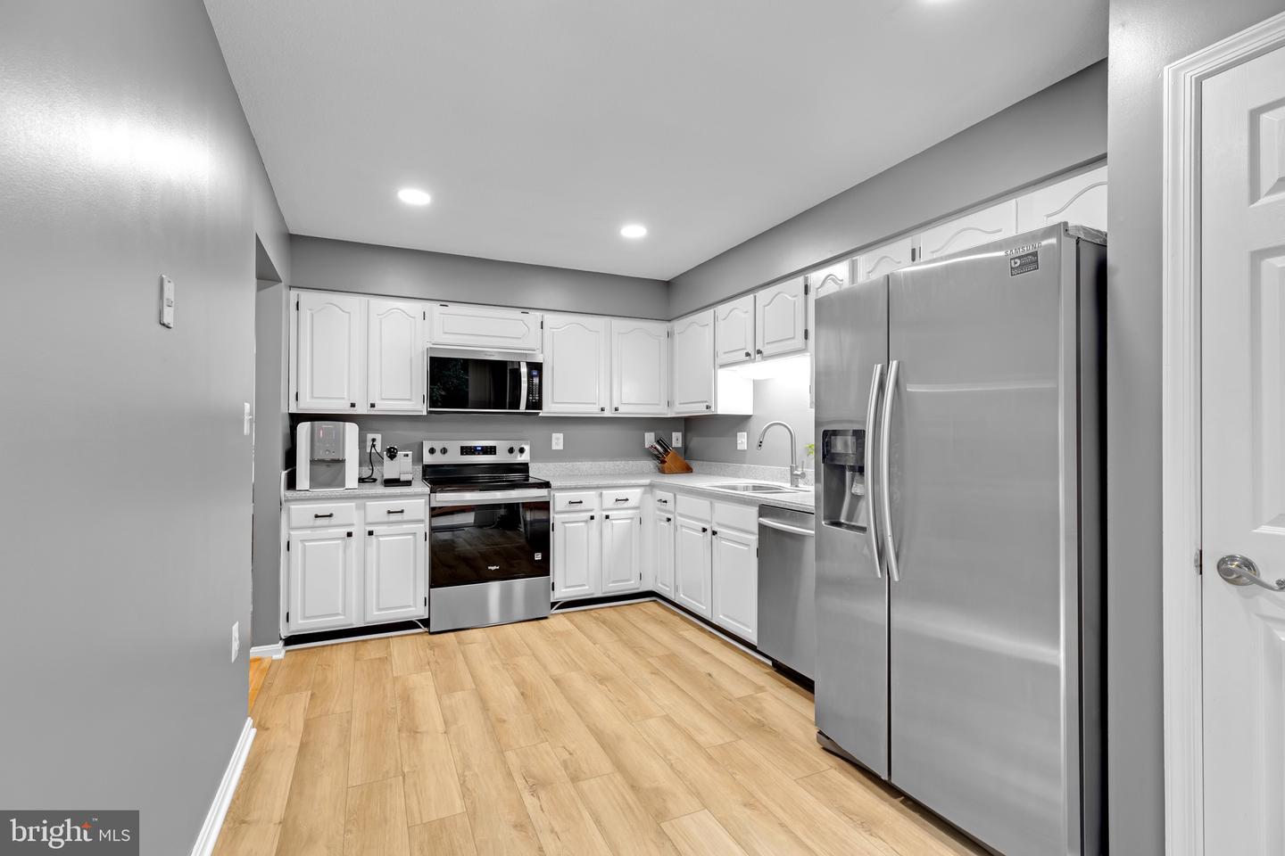 8110 SQUIRREL RUN RD, SPRINGFIELD, Virginia 22152, 3 Bedrooms Bedrooms, ,2 BathroomsBathrooms,Residential,For sale,8110 SQUIRREL RUN RD,VAFX2272682 MLS # VAFX2272682