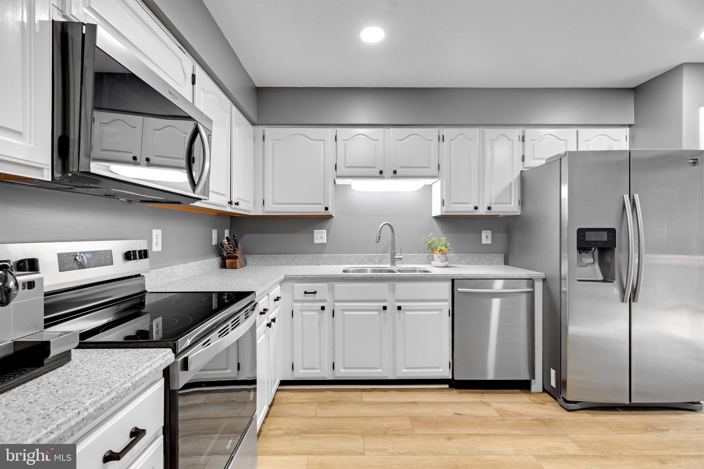 8110 SQUIRREL RUN RD, SPRINGFIELD, Virginia 22152, 3 Bedrooms Bedrooms, ,2 BathroomsBathrooms,Residential,For sale,8110 SQUIRREL RUN RD,VAFX2272682 MLS # VAFX2272682