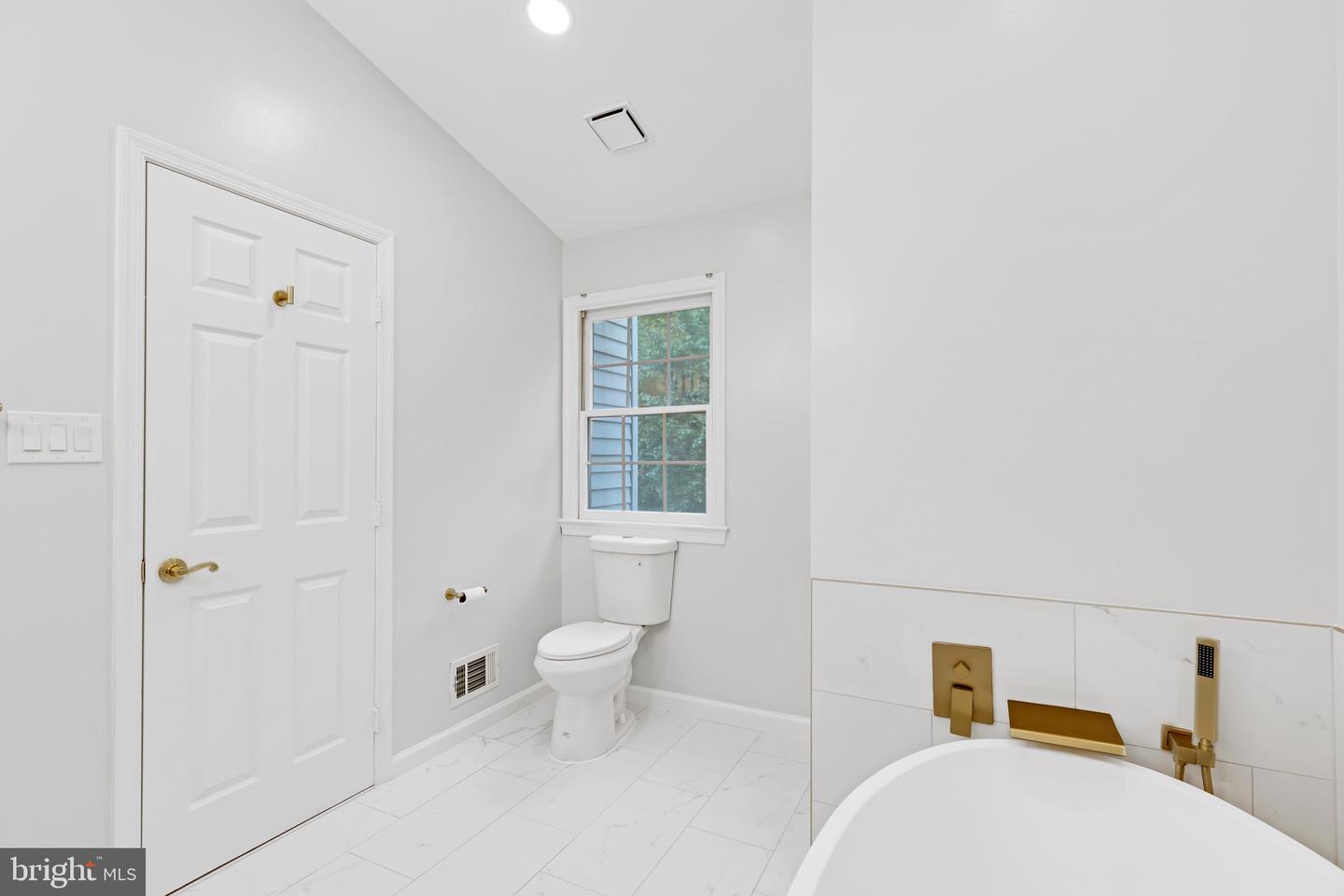 8110 SQUIRREL RUN RD, SPRINGFIELD, Virginia 22152, 3 Bedrooms Bedrooms, ,2 BathroomsBathrooms,Residential,For sale,8110 SQUIRREL RUN RD,VAFX2272682 MLS # VAFX2272682