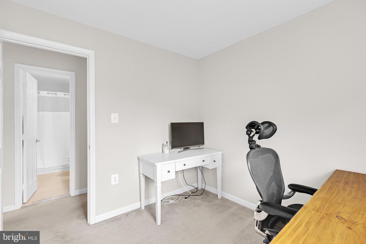 8110 SQUIRREL RUN RD, SPRINGFIELD, Virginia 22152, 3 Bedrooms Bedrooms, ,2 BathroomsBathrooms,Residential,For sale,8110 SQUIRREL RUN RD,VAFX2272682 MLS # VAFX2272682