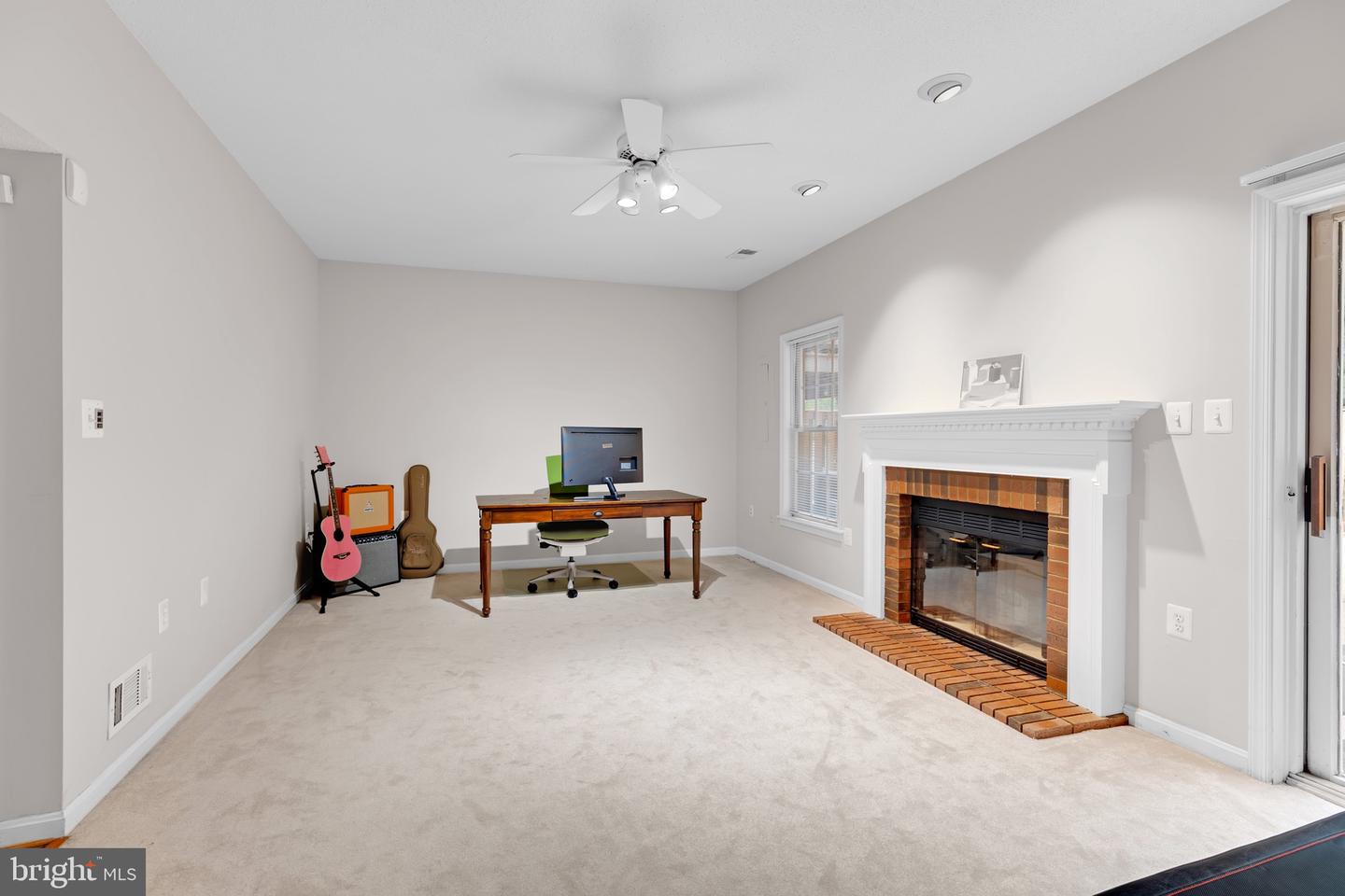 8110 SQUIRREL RUN RD, SPRINGFIELD, Virginia 22152, 3 Bedrooms Bedrooms, ,2 BathroomsBathrooms,Residential,For sale,8110 SQUIRREL RUN RD,VAFX2272682 MLS # VAFX2272682