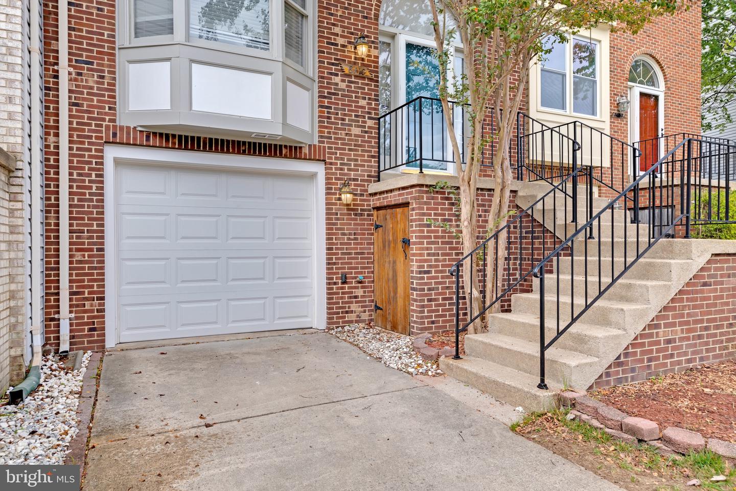 8110 SQUIRREL RUN RD, SPRINGFIELD, Virginia 22152, 3 Bedrooms Bedrooms, ,2 BathroomsBathrooms,Residential,For sale,8110 SQUIRREL RUN RD,VAFX2272682 MLS # VAFX2272682