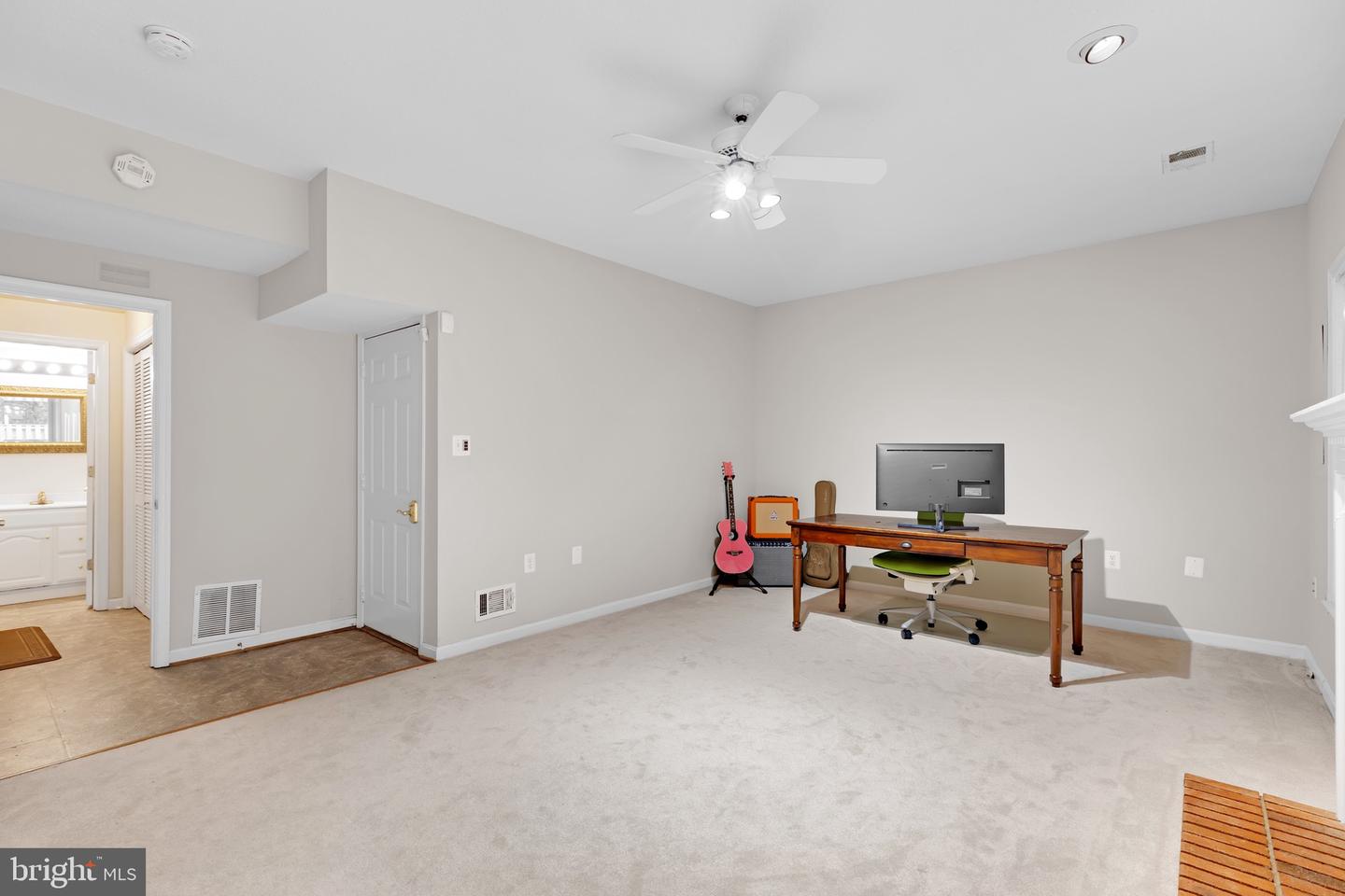 8110 SQUIRREL RUN RD, SPRINGFIELD, Virginia 22152, 3 Bedrooms Bedrooms, ,2 BathroomsBathrooms,Residential,For sale,8110 SQUIRREL RUN RD,VAFX2272682 MLS # VAFX2272682