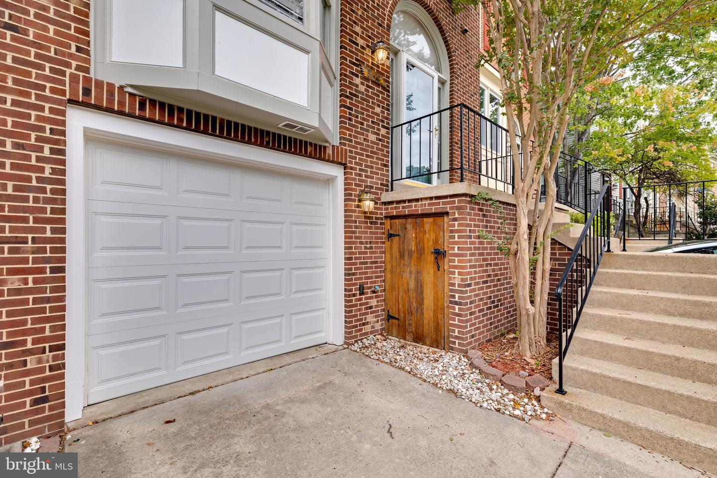 8110 SQUIRREL RUN RD, SPRINGFIELD, Virginia 22152, 3 Bedrooms Bedrooms, ,2 BathroomsBathrooms,Residential,For sale,8110 SQUIRREL RUN RD,VAFX2272682 MLS # VAFX2272682