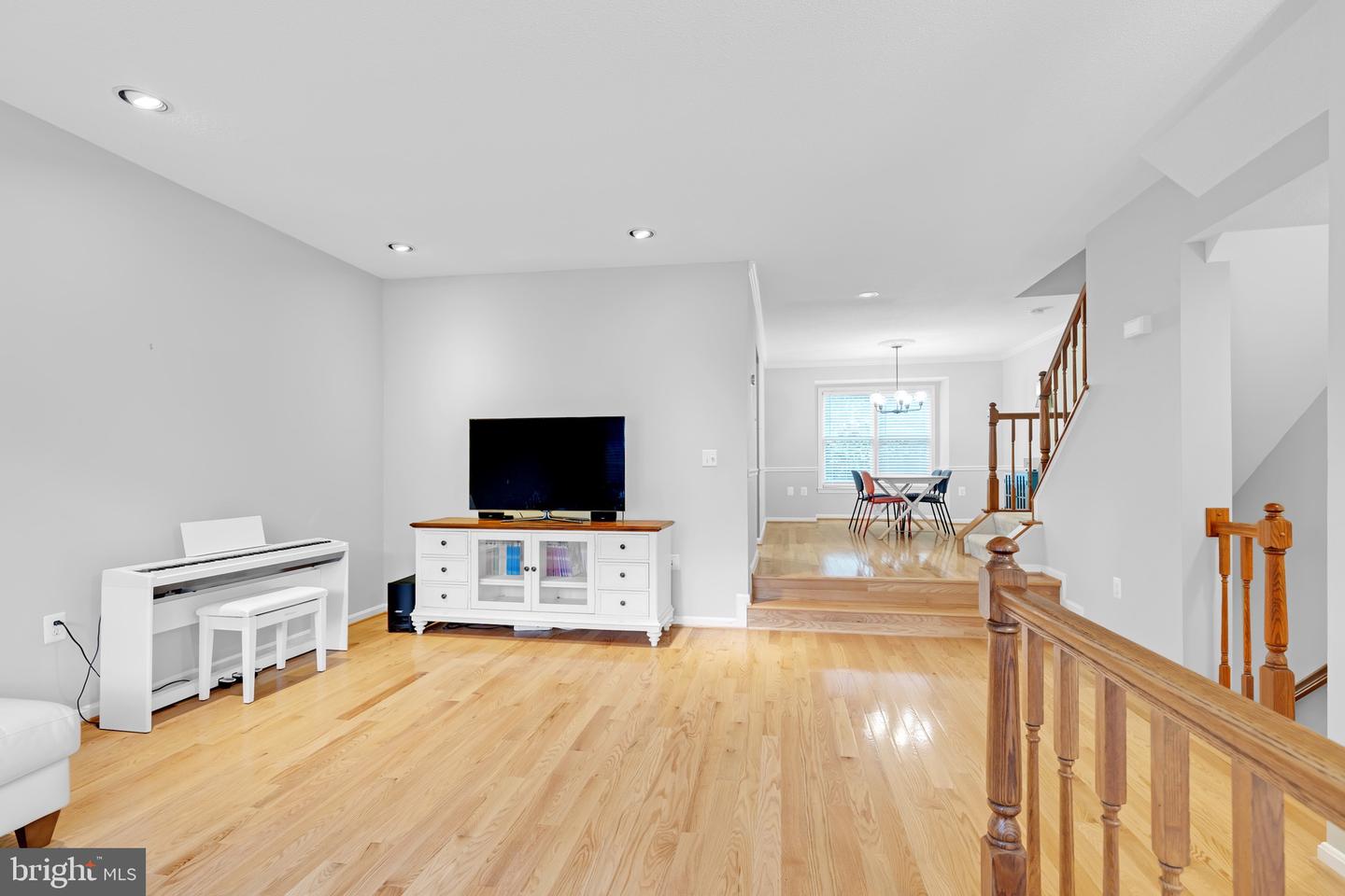 8110 SQUIRREL RUN RD, SPRINGFIELD, Virginia 22152, 3 Bedrooms Bedrooms, ,2 BathroomsBathrooms,Residential,For sale,8110 SQUIRREL RUN RD,VAFX2272682 MLS # VAFX2272682