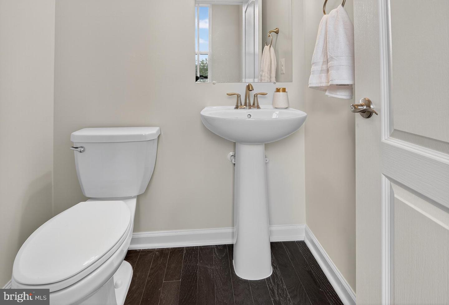 3055 ALAN SHEPARD ST, HERNDON, Virginia 20171, 4 Bedrooms Bedrooms, ,3 BathroomsBathrooms,Residential,For sale,3055 ALAN SHEPARD ST,VAFX2273012 MLS # VAFX2273012