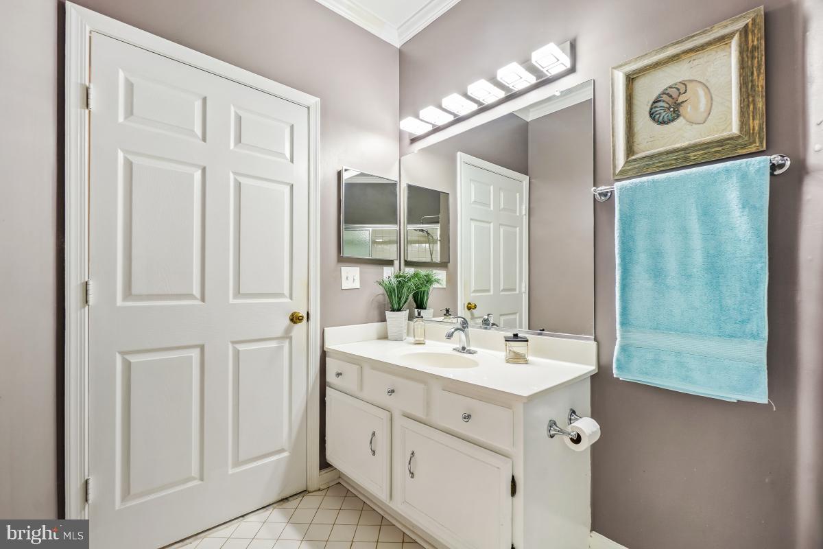46622 DRYSDALE TER #100, POTOMAC FALLS, Virginia 20165, 2 Bedrooms Bedrooms, ,2 BathroomsBathrooms,Residential,For sale,46622 DRYSDALE TER #100,VALO2108432 MLS # VALO2108432