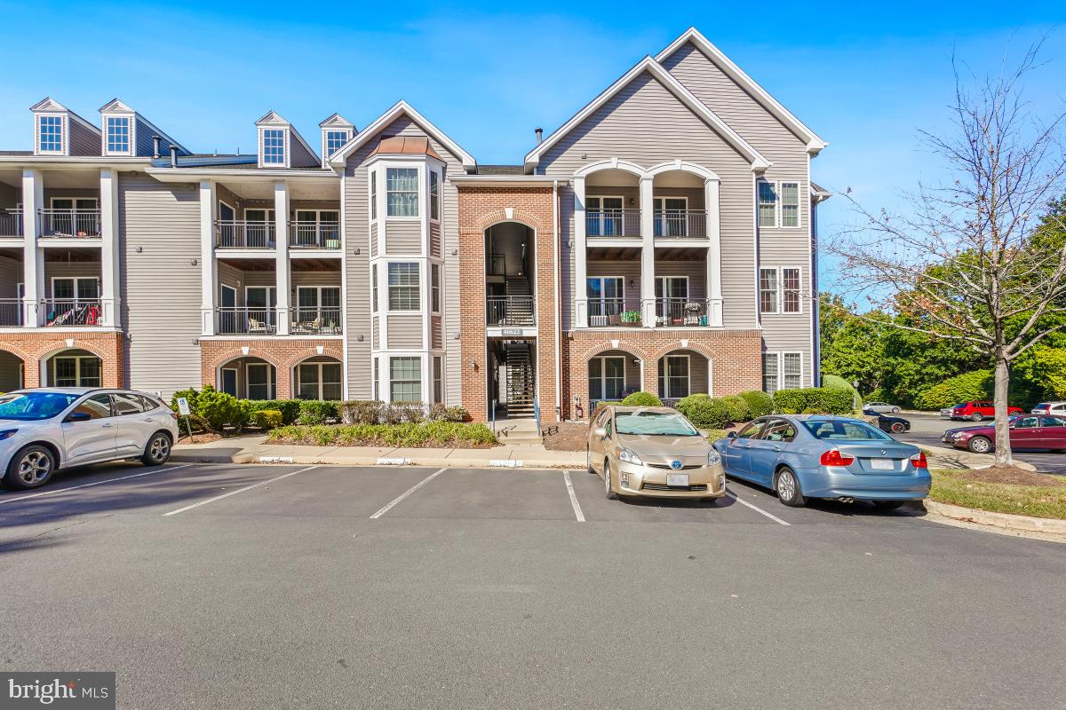 46622 DRYSDALE TER #100, POTOMAC FALLS, Virginia 20165, 2 Bedrooms Bedrooms, ,2 BathroomsBathrooms,Residential,For sale,46622 DRYSDALE TER #100,VALO2108432 MLS # VALO2108432