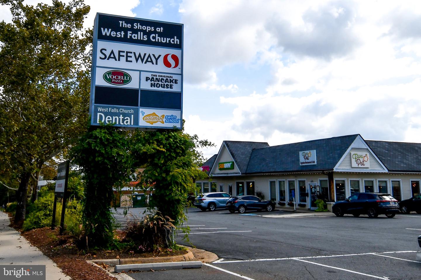 7328 LEE HWY #102, FALLS CHURCH, Virginia 22046, 1 Bedroom Bedrooms, ,1 BathroomBathrooms,Residential,For sale,7328 LEE HWY #102,VAFX2273364 MLS # VAFX2273364