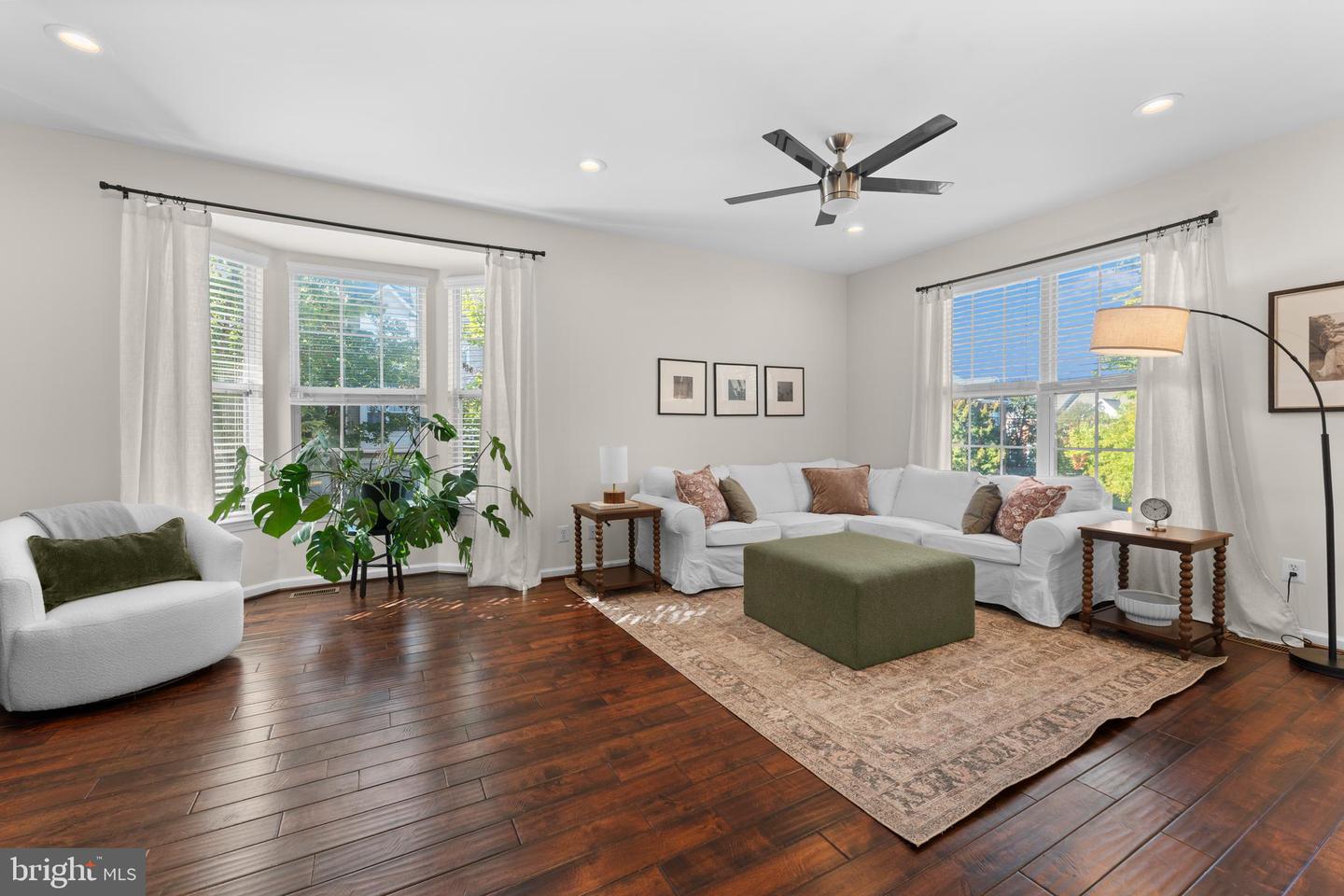 4133 GROVER GLEN CT, FAIRFAX, Virginia 22030, 4 Bedrooms Bedrooms, ,3 BathroomsBathrooms,Residential,For sale,4133 GROVER GLEN CT,VAFX2273370 MLS # VAFX2273370