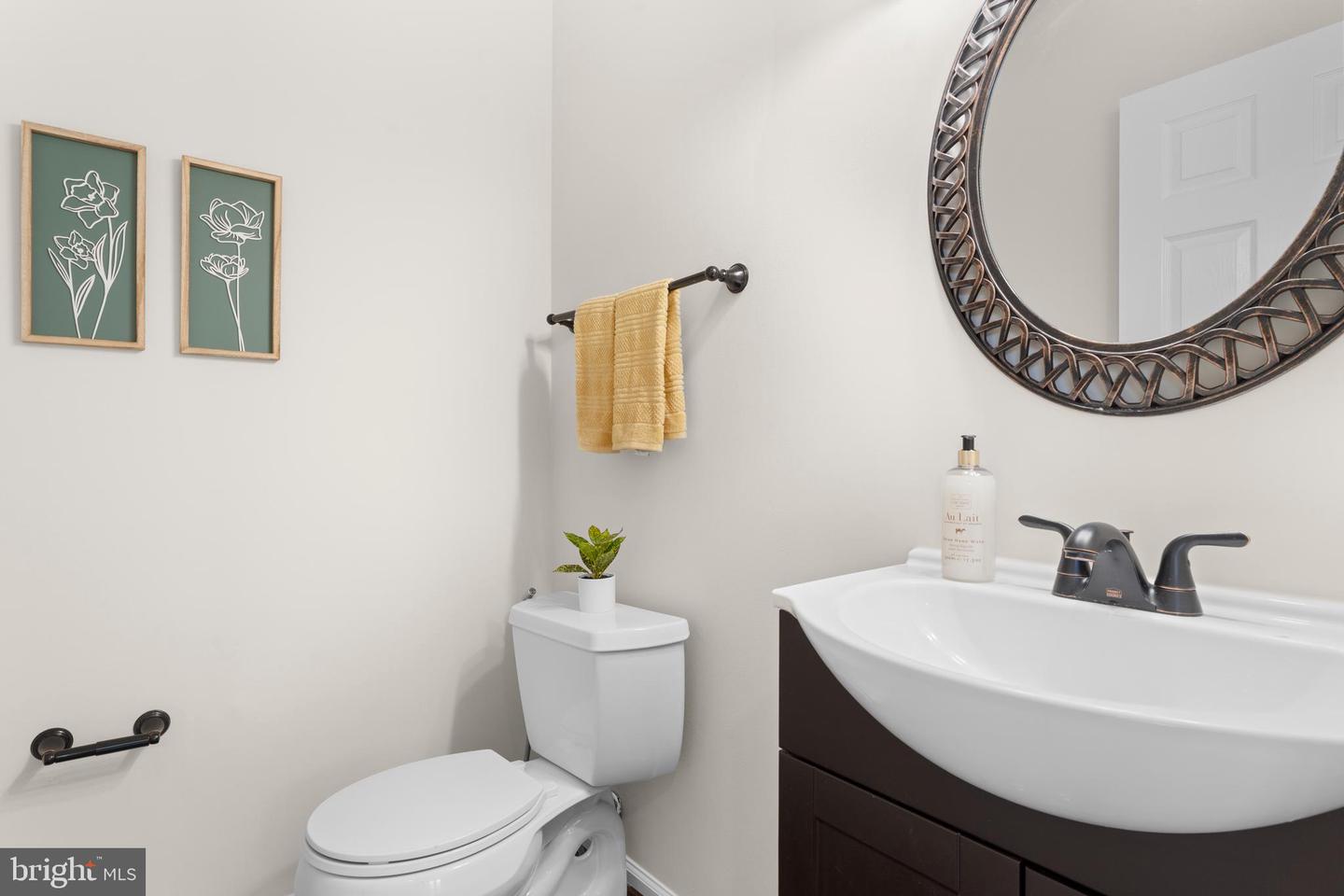 4133 GROVER GLEN CT, FAIRFAX, Virginia 22030, 4 Bedrooms Bedrooms, ,3 BathroomsBathrooms,Residential,For sale,4133 GROVER GLEN CT,VAFX2273370 MLS # VAFX2273370