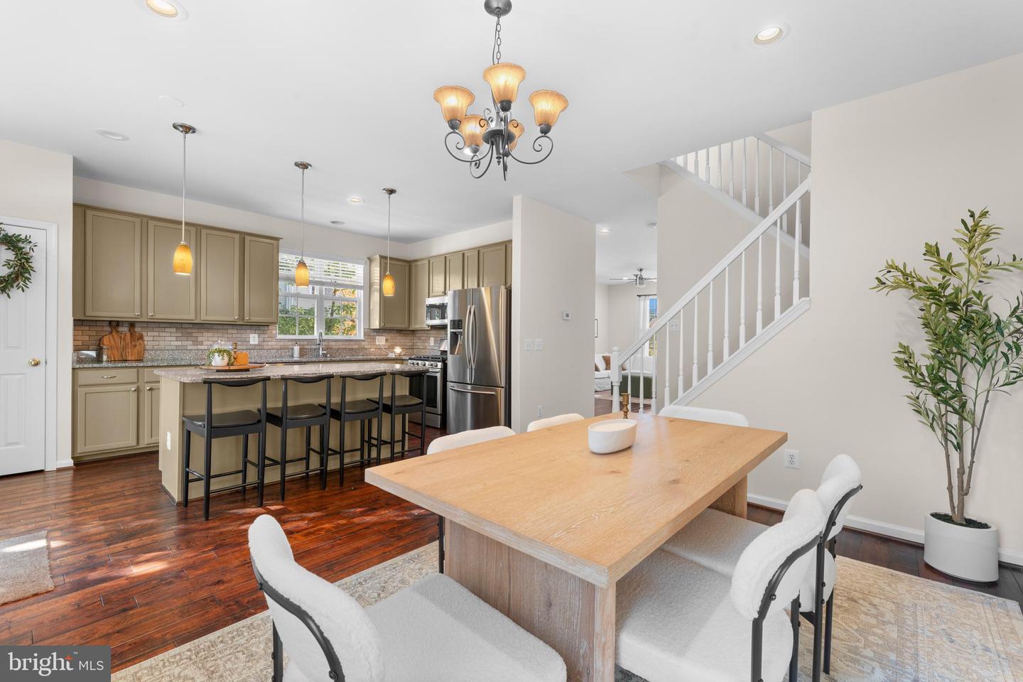 4133 GROVER GLEN CT, FAIRFAX, Virginia 22030, 4 Bedrooms Bedrooms, ,3 BathroomsBathrooms,Residential,For sale,4133 GROVER GLEN CT,VAFX2273370 MLS # VAFX2273370